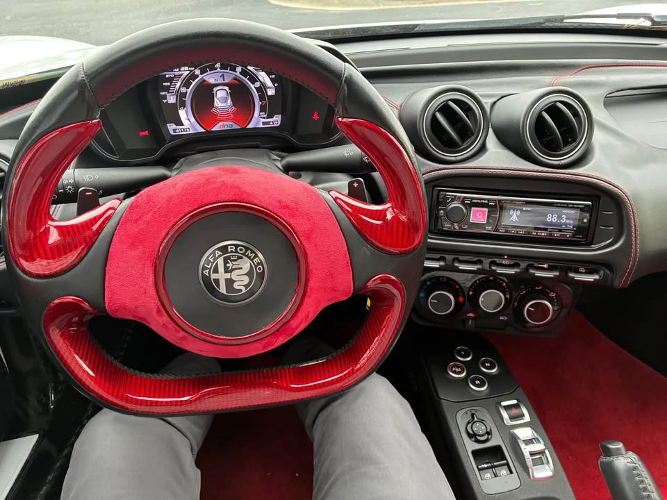 2018 Alfa Romeo 4C - Image 7 of 8
