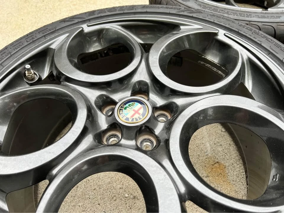 Alfa Romeo 4C - Image 2 of 8