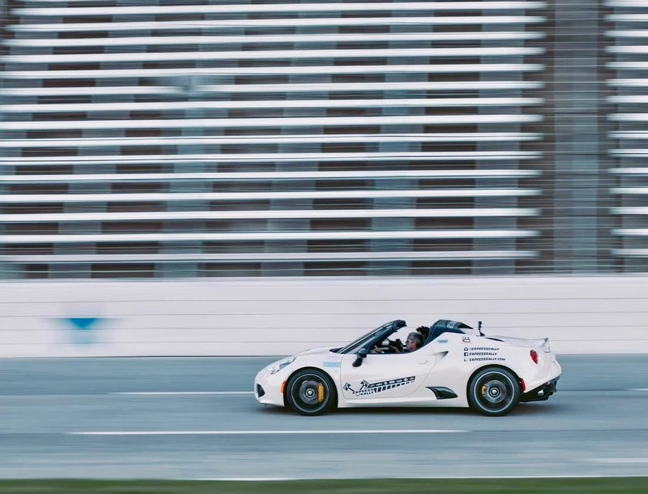 2015 Alfa Romeo 4C Spider - Image 2 of 6