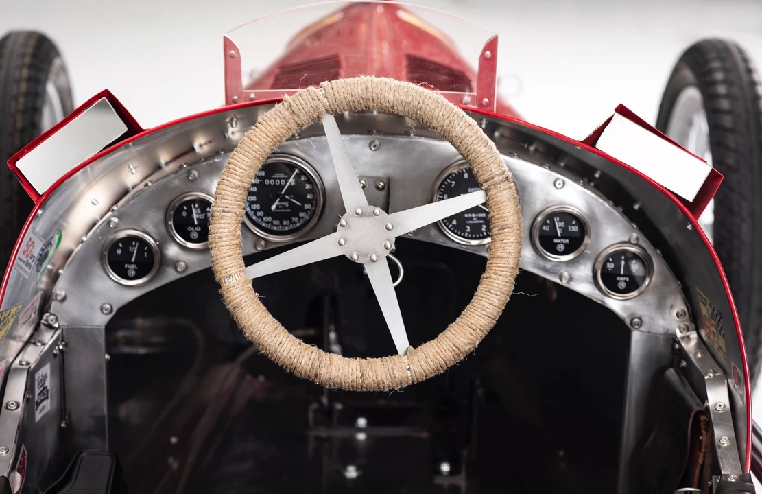 Alfa Romeo 8C - Image 11 of 13