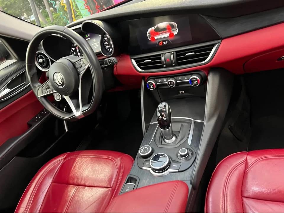 2019 Alfa Romeo Giulia - Image 8 of 8