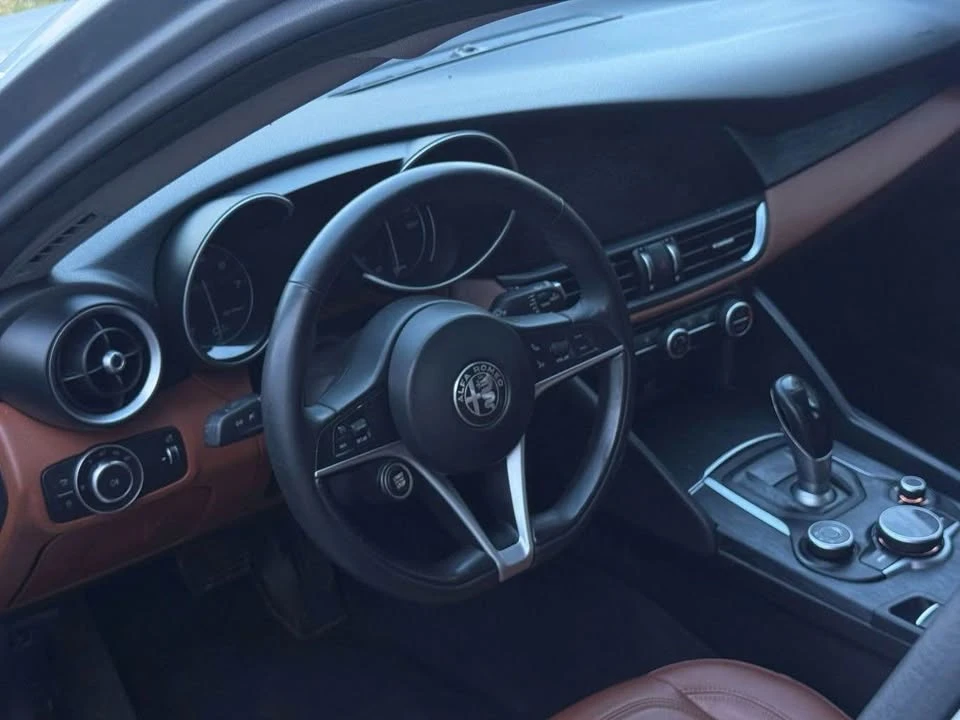 2019 Alfa Romeo Giulia - Image 6 of 9