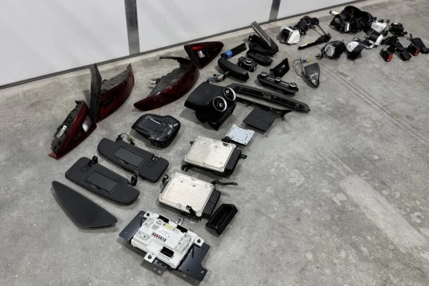 Parts & Memorabilia Gearboxes - Image 6 of 6