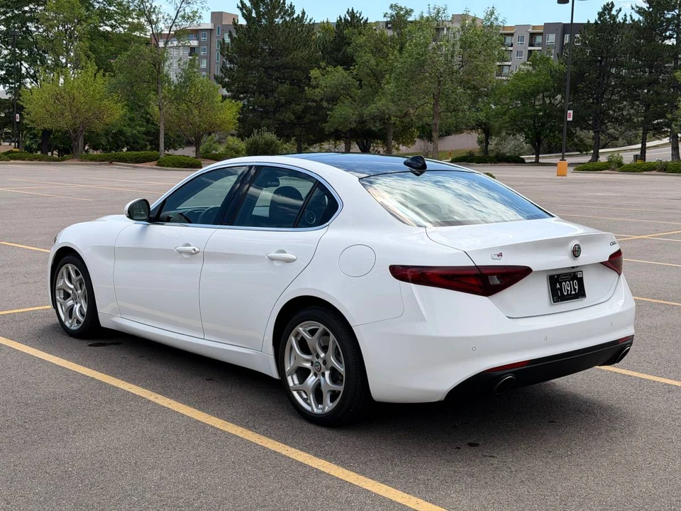 2021 Alfa Romeo Giulia - Image 5 of 15