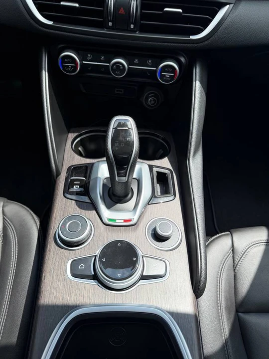 2021 Alfa Romeo Giulia - Image 11 of 15