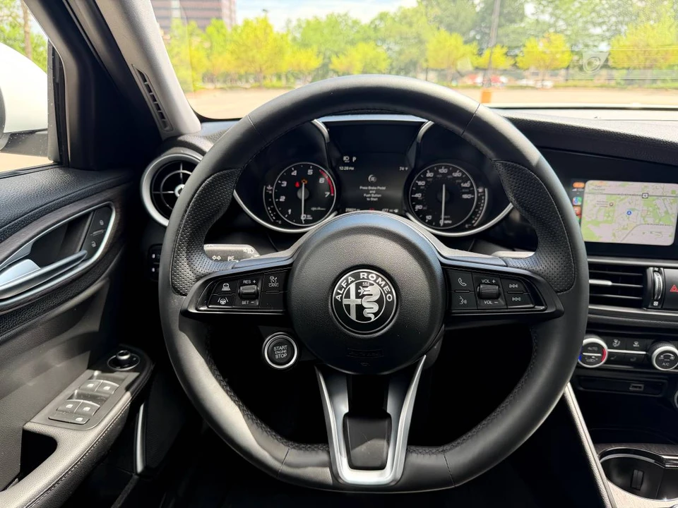 2021 Alfa Romeo Giulia - Image 10 of 15