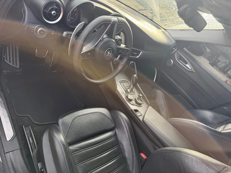 2017 Alfa Romeo Giulia - Image 6 of 10