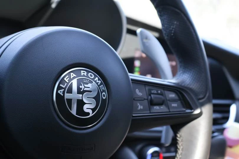 2022 Alfa Romeo Giulia - Image 2 of 10