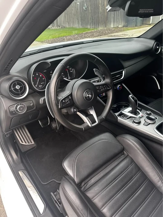 2022 Alfa Romeo Giulia - Image 7 of 10
