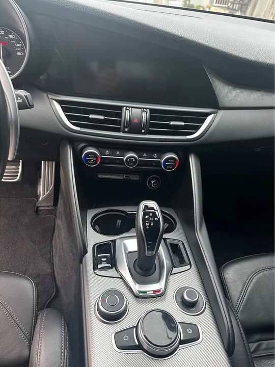 2022 Alfa Romeo Giulia - Image 8 of 10