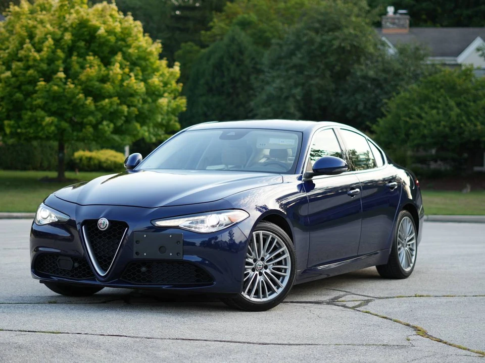 2017 Alfa Romeo Giulia - Image 5 of 11
