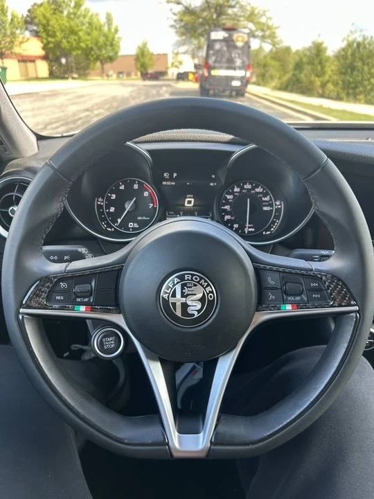 2019 Alfa Romeo Giulia - Image 15 of 21