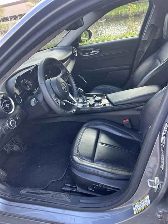 2019 Alfa Romeo Giulia - Image 14 of 21