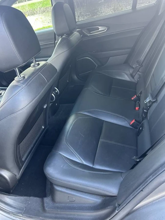 2019 Alfa Romeo Giulia - Image 18 of 21
