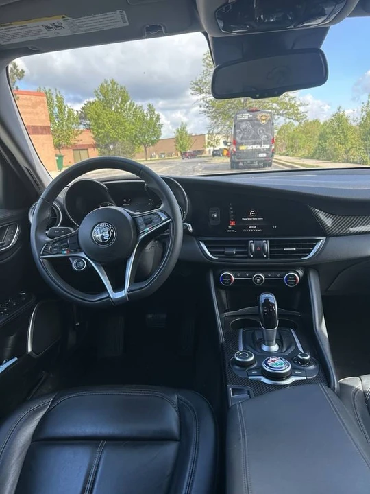2019 Alfa Romeo Giulia - Image 17 of 21