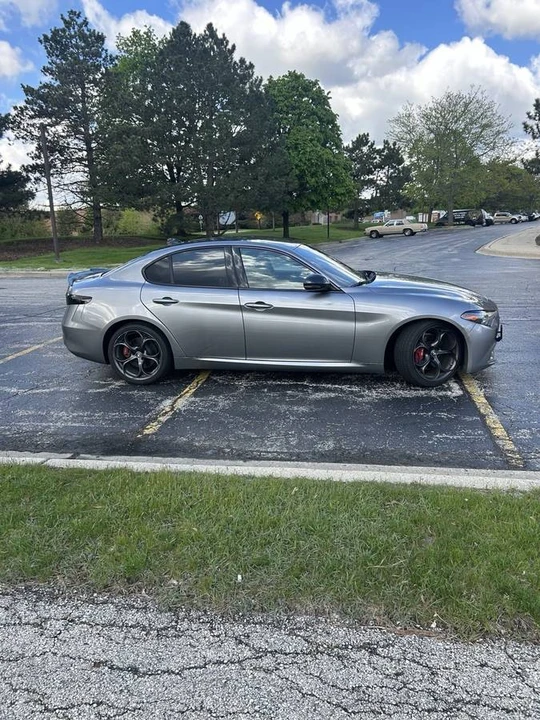 2019 Alfa Romeo Giulia - Image 10 of 21