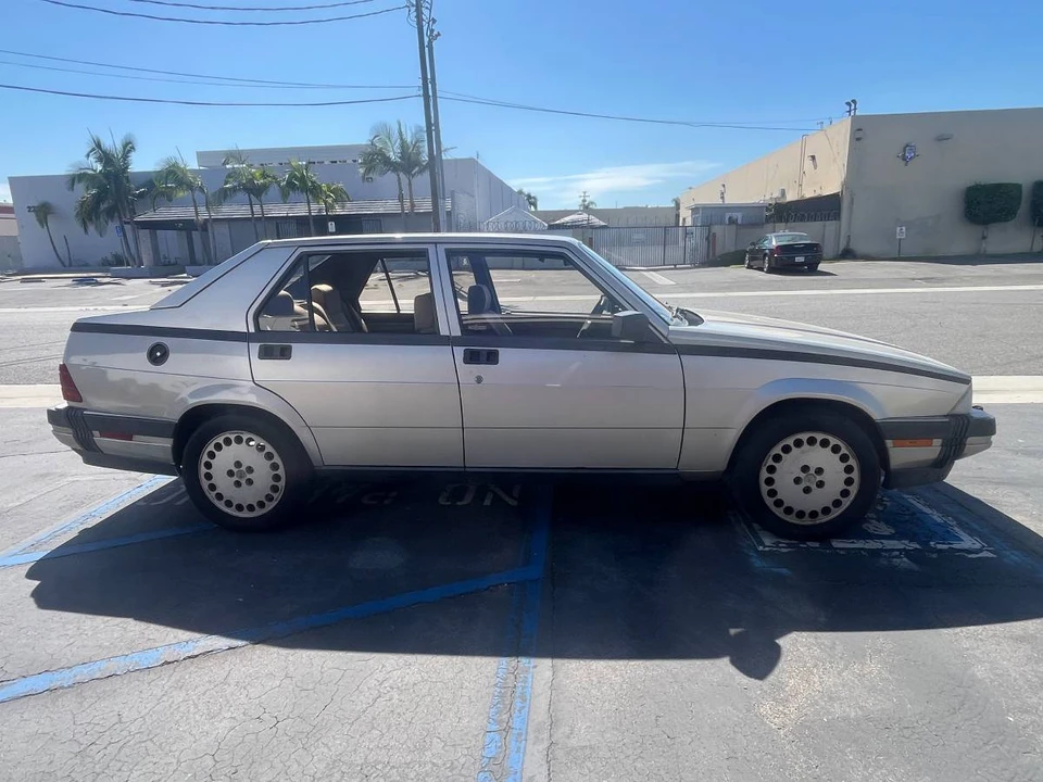 1987 Alfa Romeo 75/Milano - Image 4 of 15