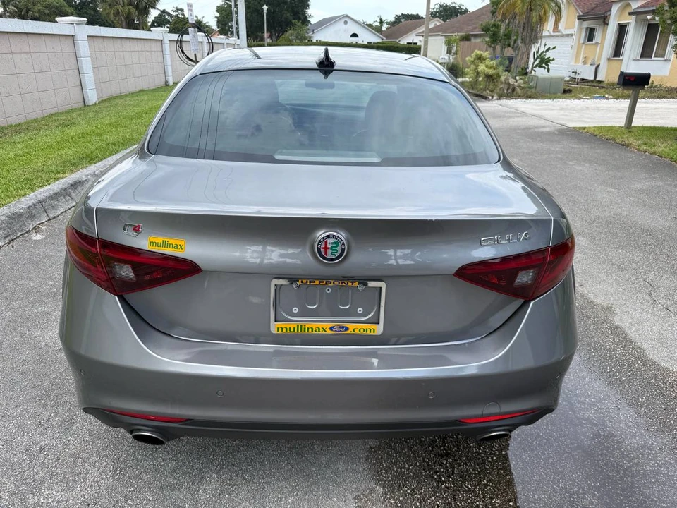 2017 Alfa Romeo Giulia - Image 4 of 15
