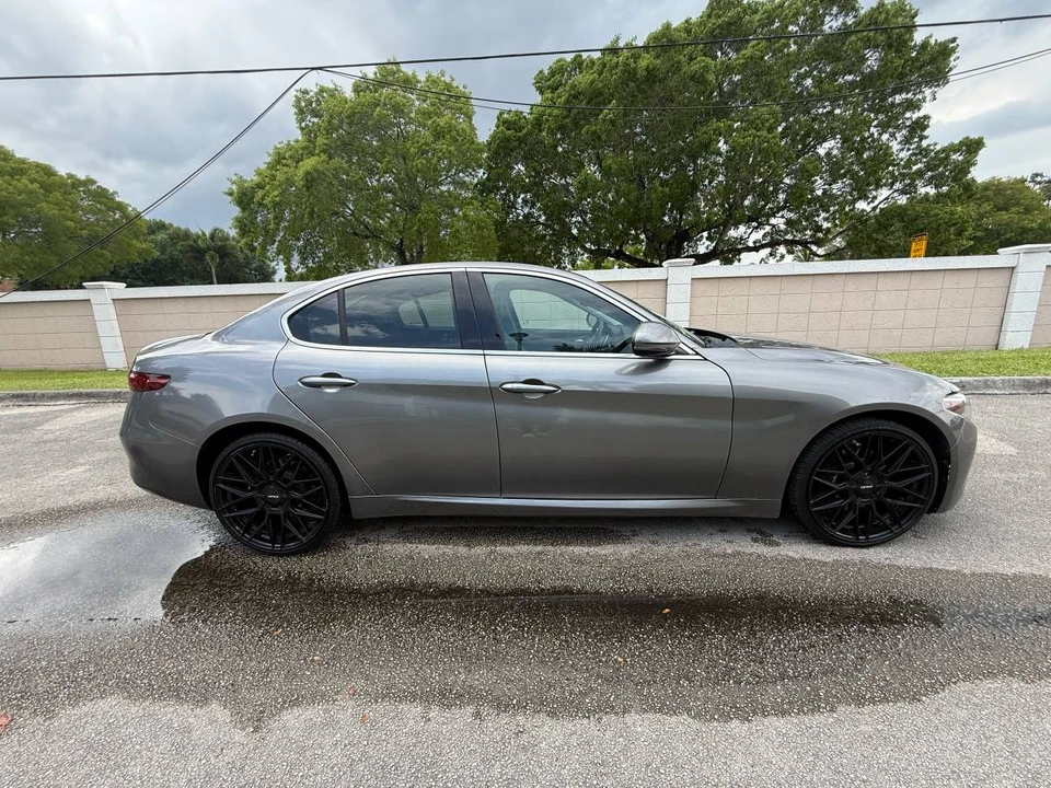2017 Alfa Romeo Giulia - Image 5 of 15