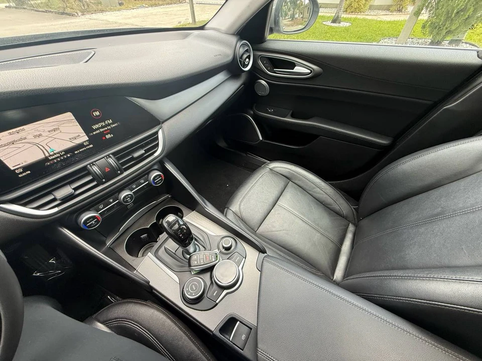 2017 Alfa Romeo Giulia - Image 15 of 15