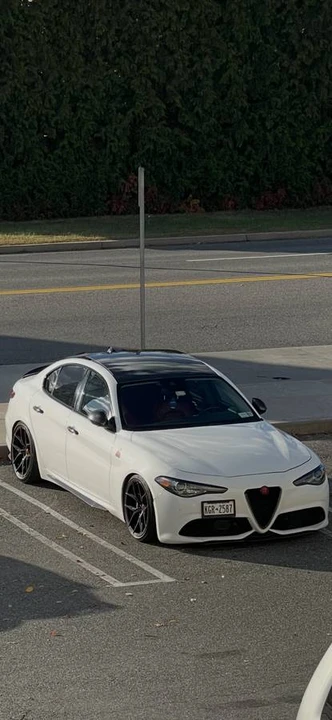 2017 Alfa Romeo Giulia - Image 5 of 7