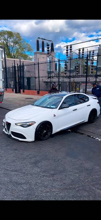 2017 Alfa Romeo Giulia - Image 2 of 7