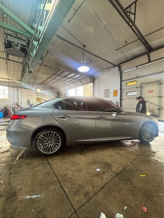 2017 Alfa Romeo Giulia - Image 2 of 3