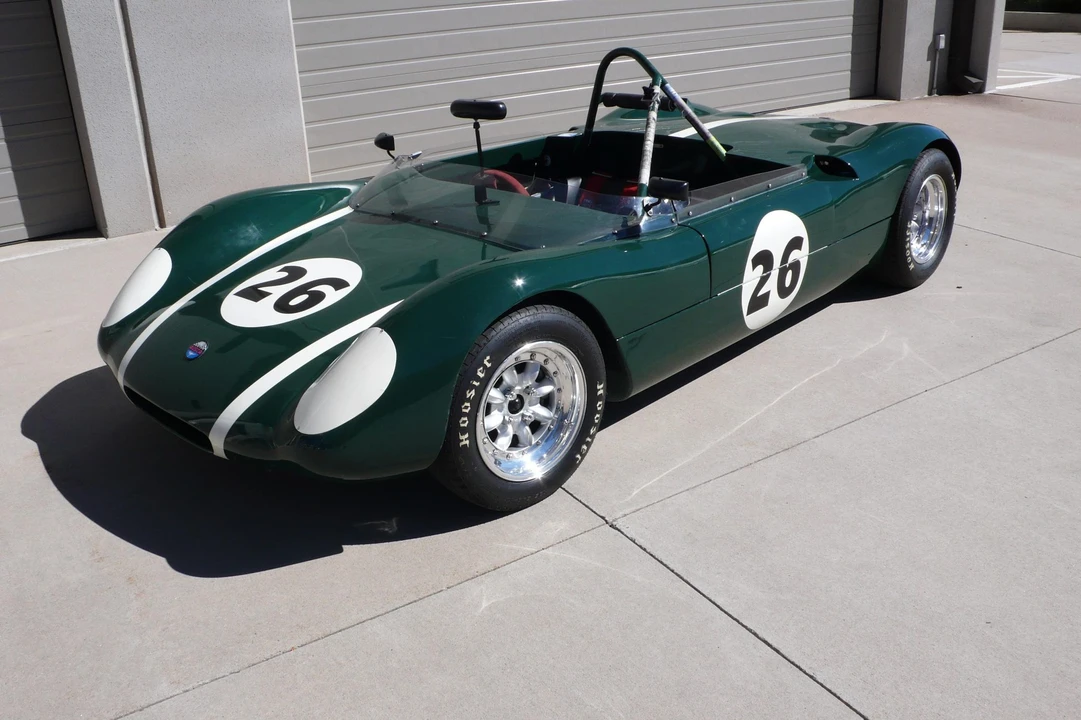Vehicle image 10 of 31