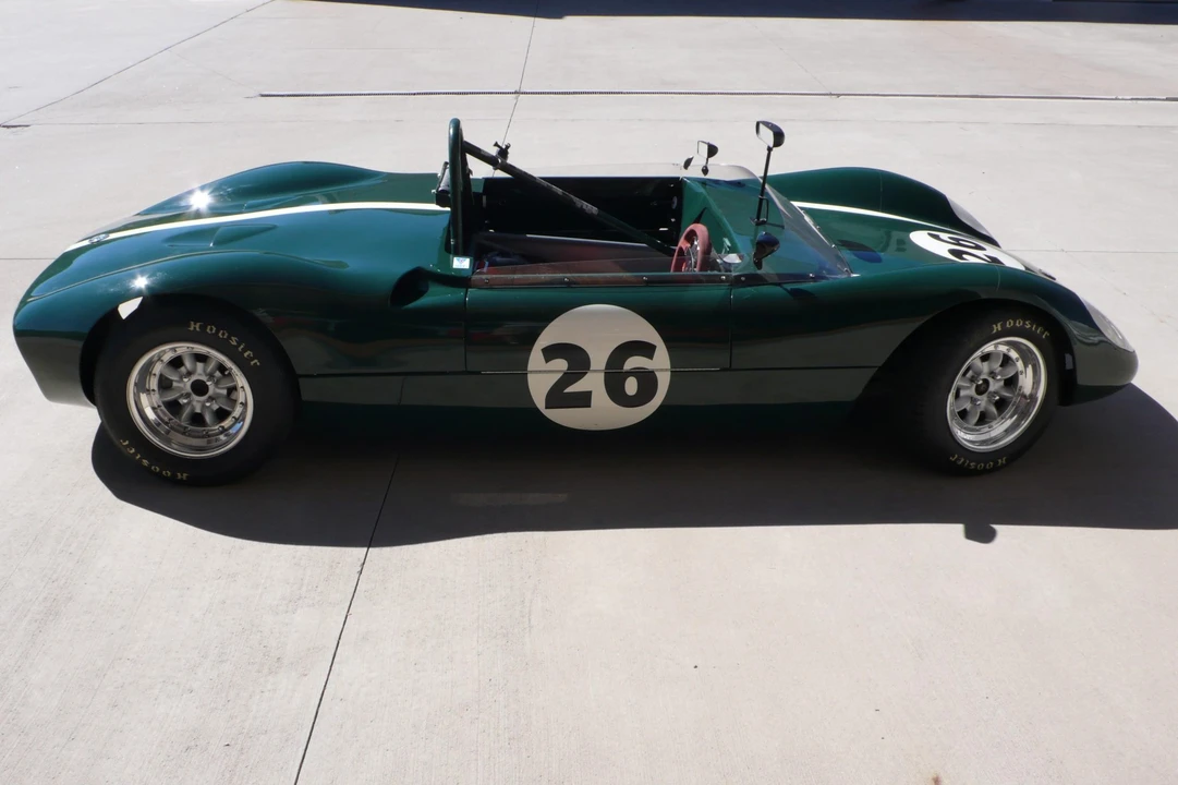 Vehicle image 21 of 31