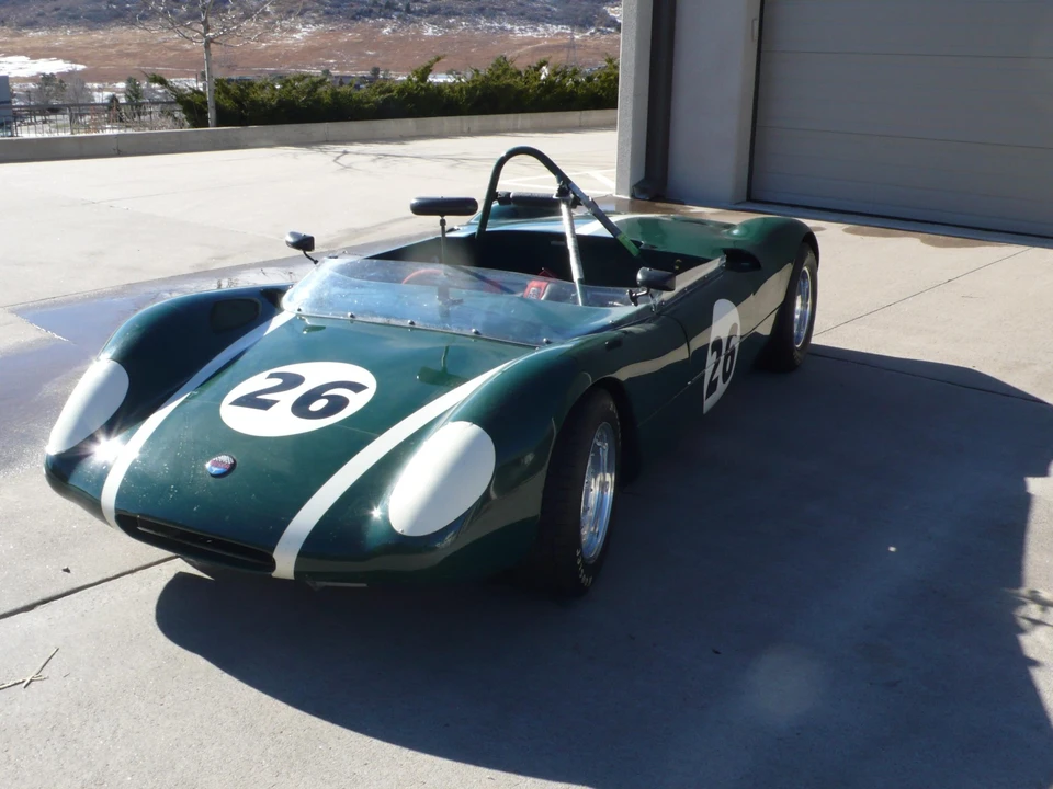 Vehicle image 2 of 31