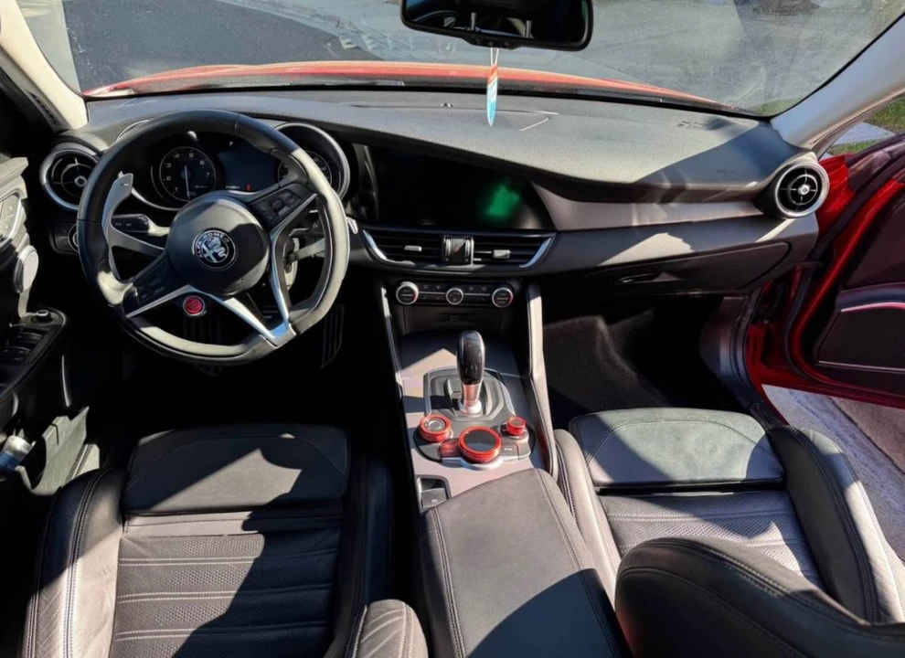 2017 Alfa Romeo Giulia - Image 11 of 18
