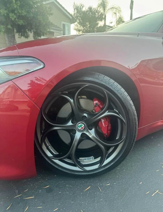 2017 Alfa Romeo Giulia - Image 5 of 18