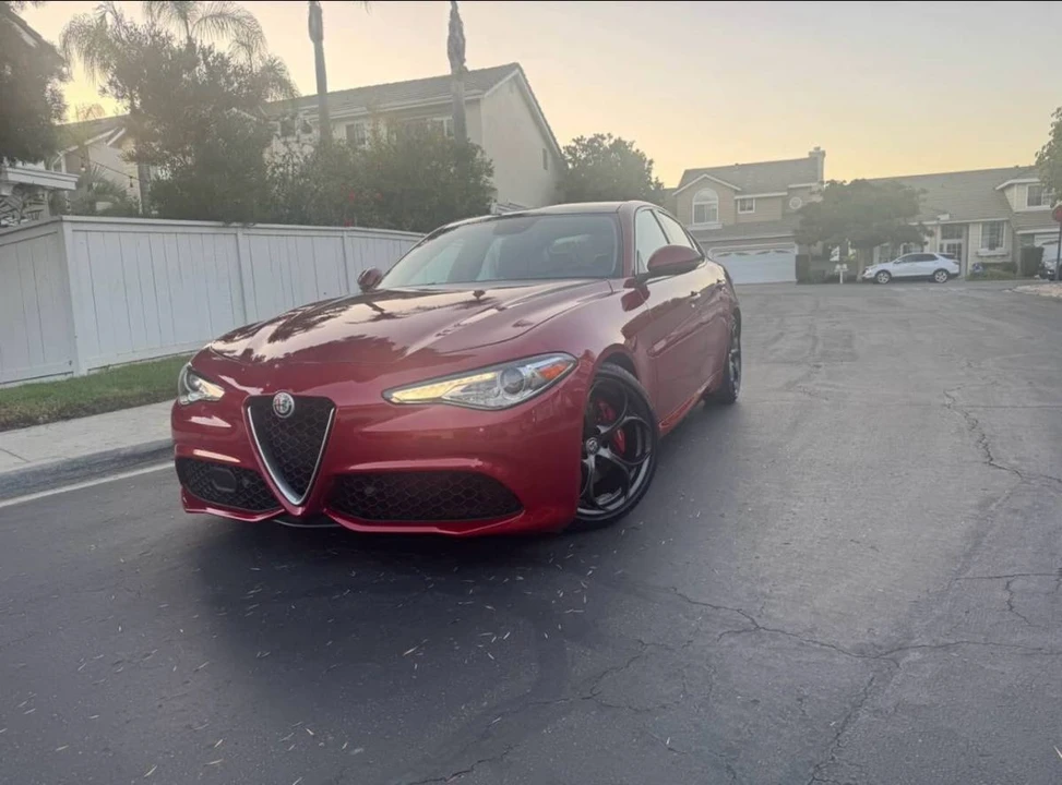 2017 Alfa Romeo Giulia - Image 2 of 18