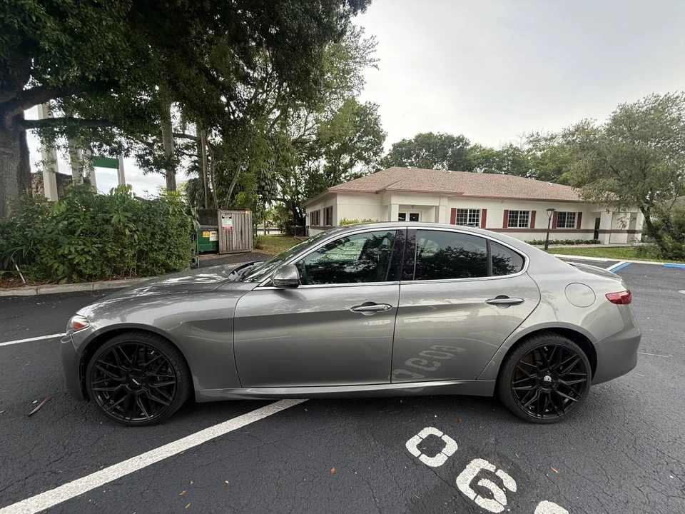 2017 Alfa Romeo Giulia - Image 3 of 13