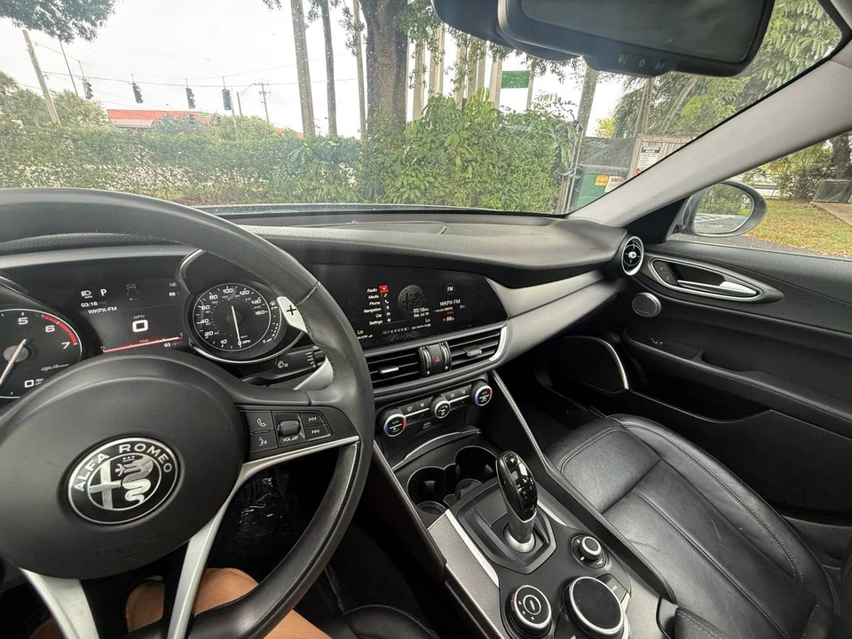 2017 Alfa Romeo Giulia - Image 11 of 13