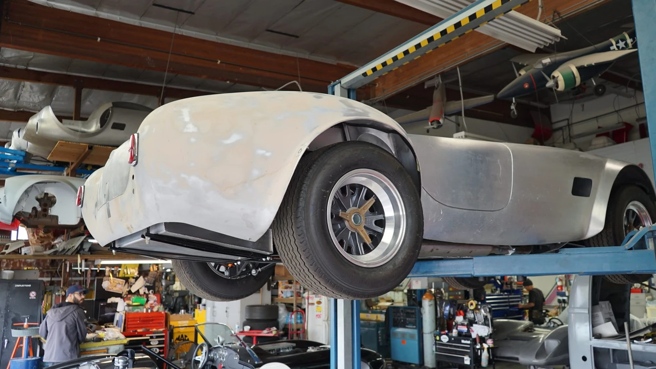 Shelby Cobra Replica - Image 26 of 31