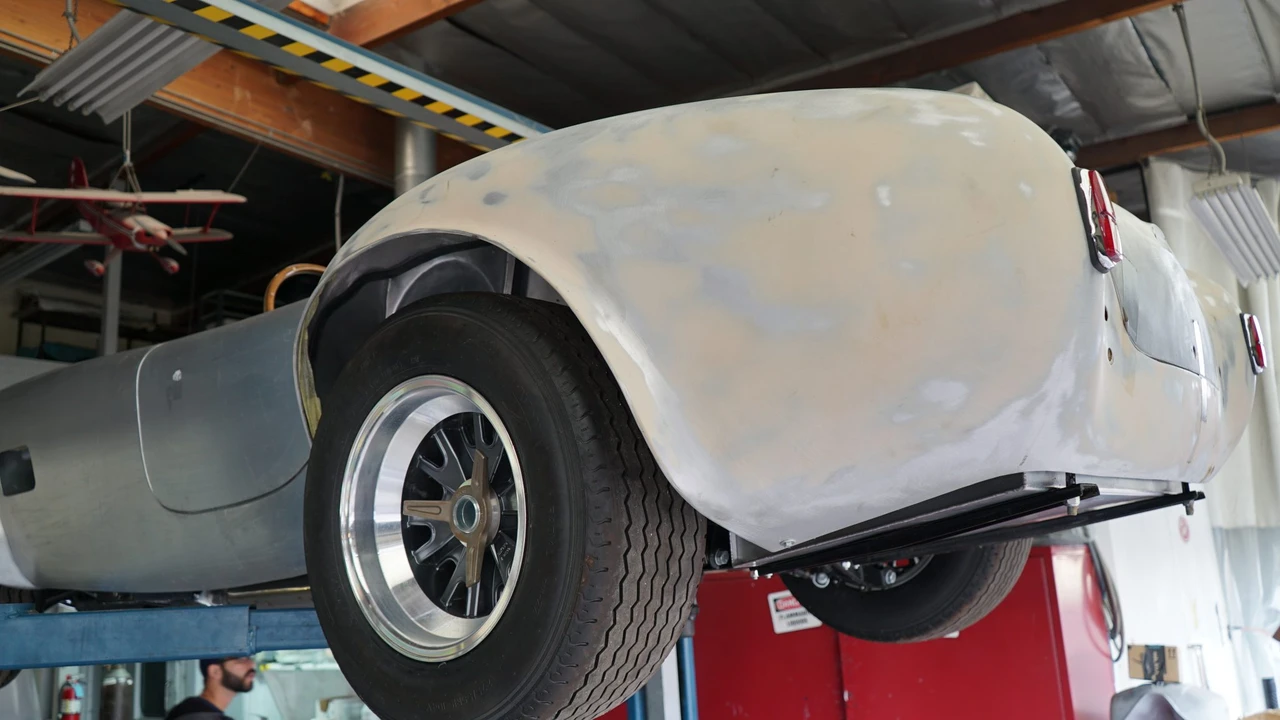 Shelby Cobra Replica - Image 27 of 31