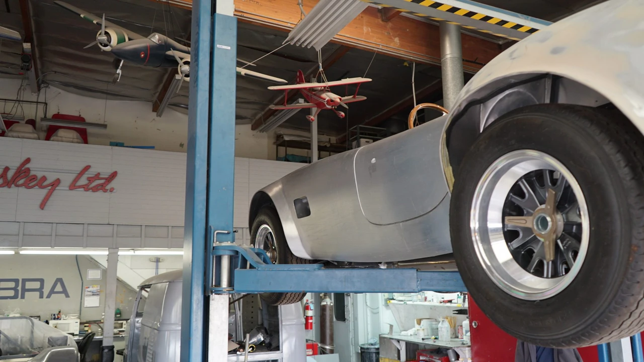 Shelby Cobra Replica - Image 28 of 31
