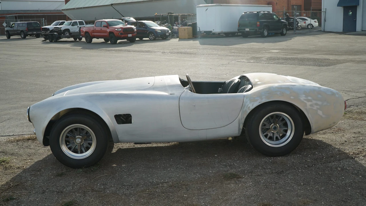 Shelby Cobra Replica - Image 4 of 31
