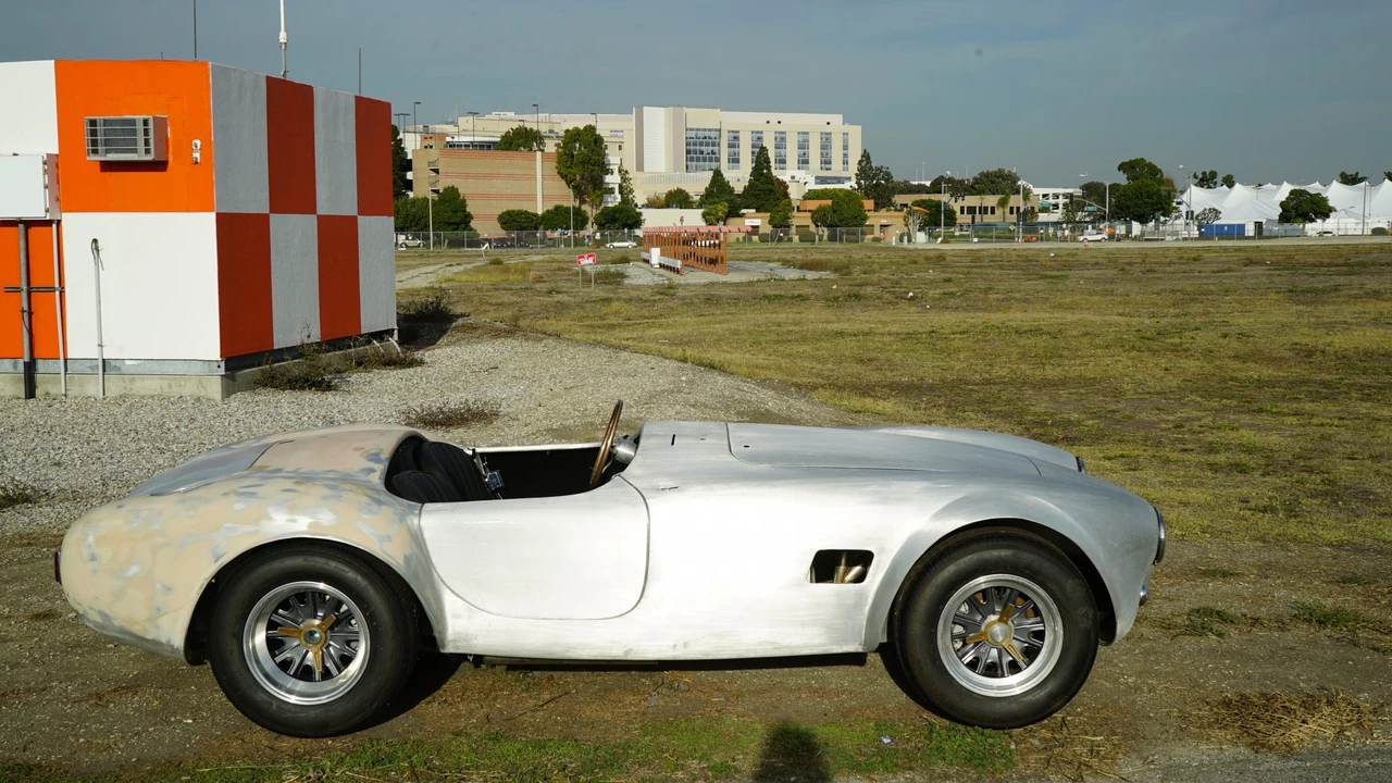 Shelby Cobra Replica - Image 8 of 31