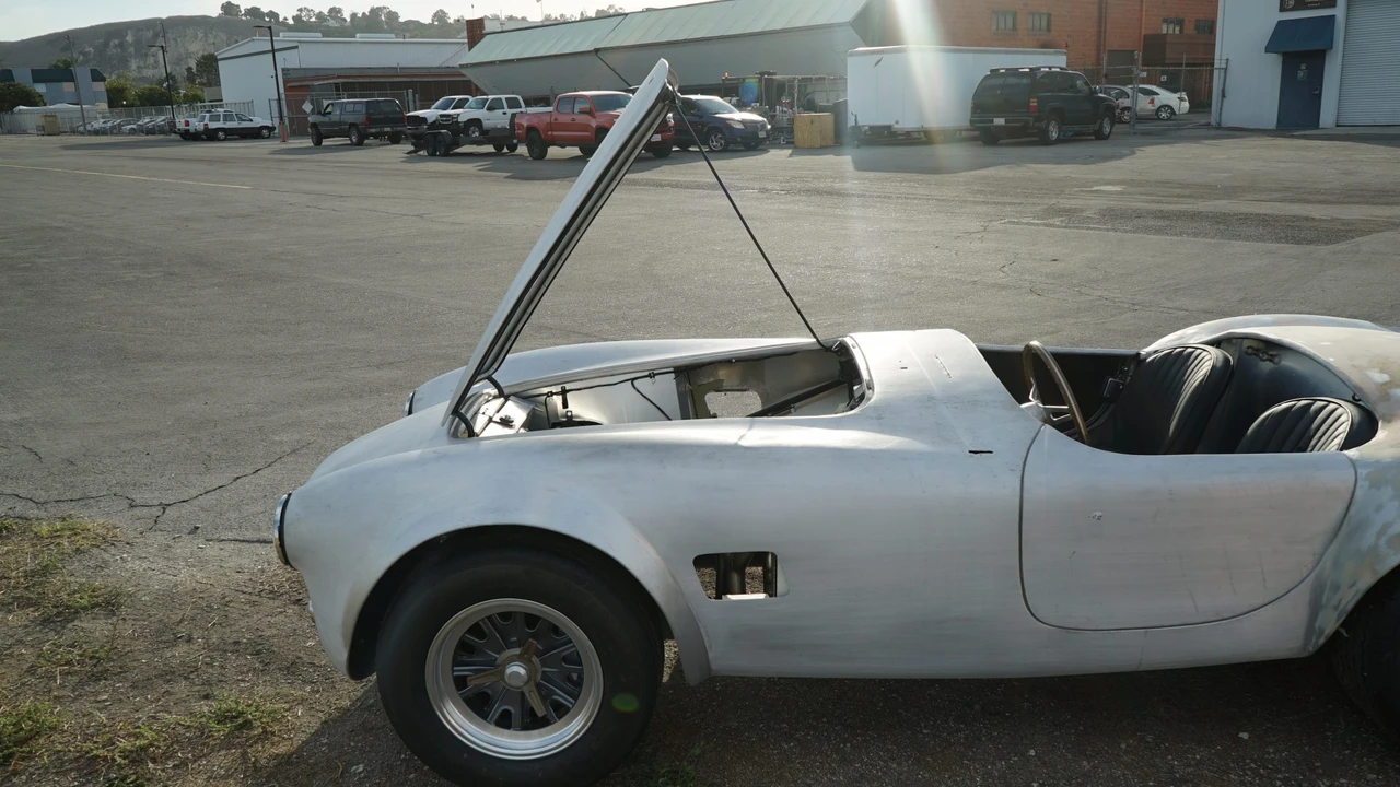 Shelby Cobra Replica - Image 16 of 31