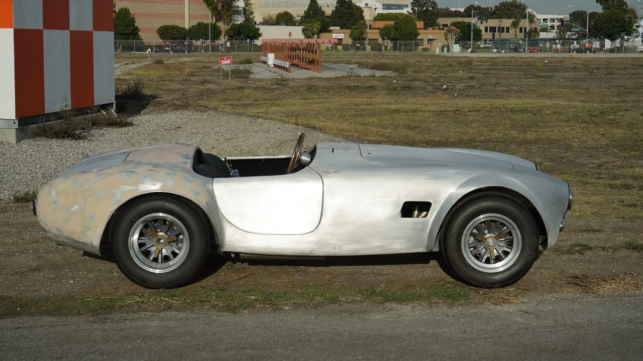 Shelby Cobra Replica - Image 9 of 31