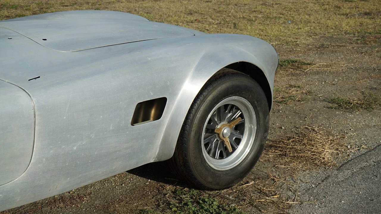 Shelby Cobra Replica - Image 24 of 31