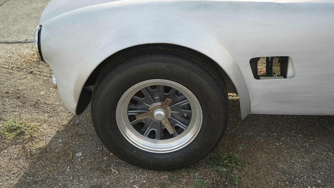 Shelby Cobra Replica - Image 17 of 31
