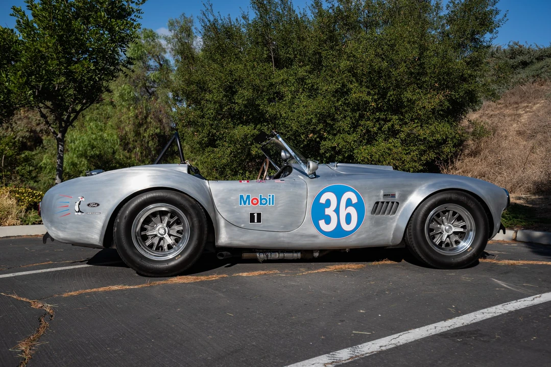 Shelby Cobra Replica - Image 2 of 31