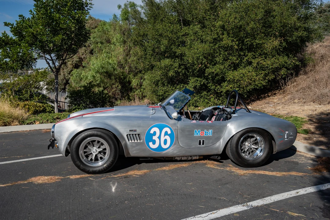 Shelby Cobra Replica - Image 24 of 31