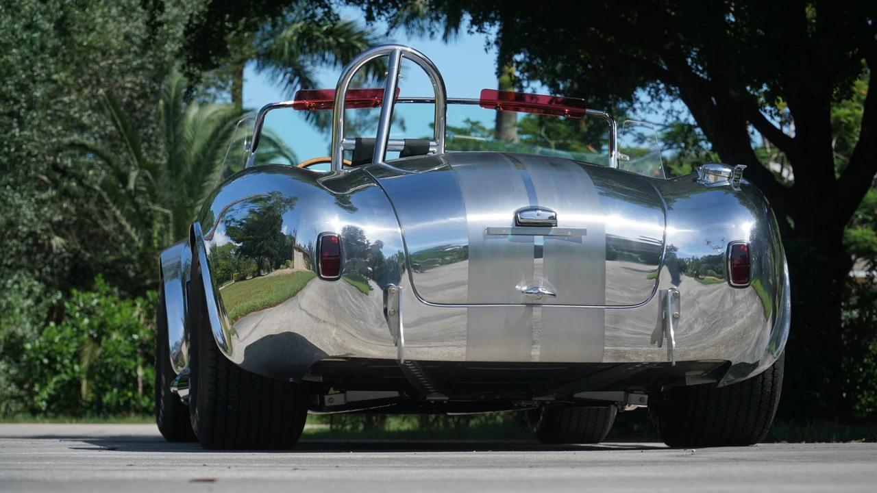 Shelby Cobra Replica - Image 9 of 31