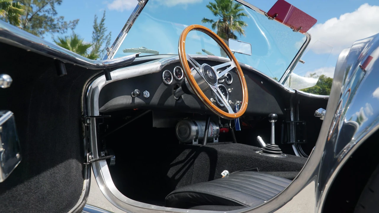 Shelby Cobra Replica - Image 28 of 31