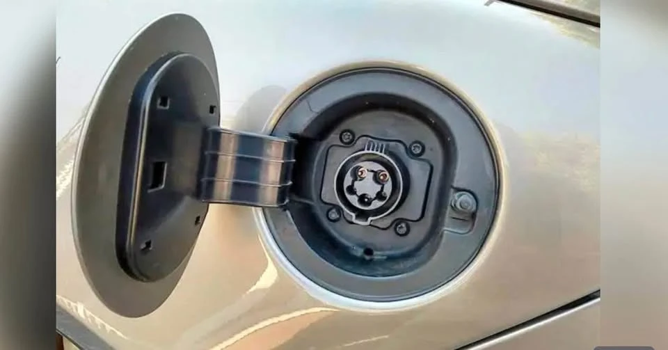 2012 Fisker Karma - Image 3 of 10