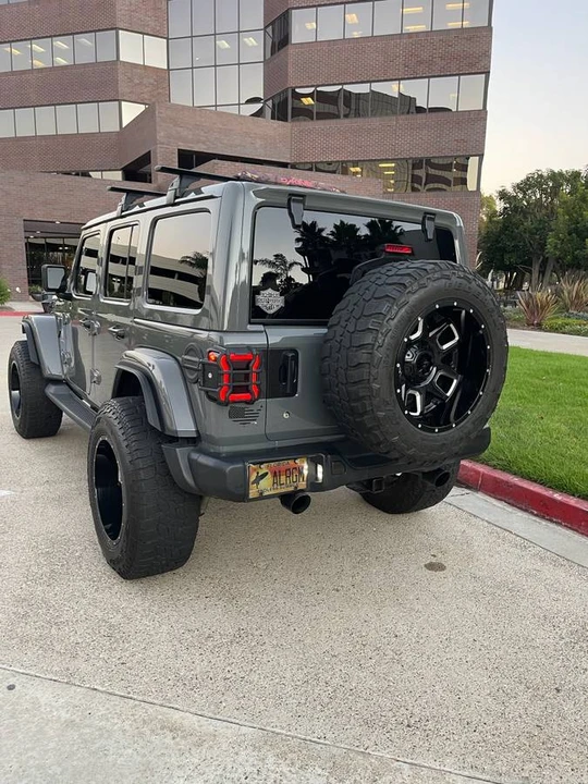 2019 Jeep JL Wrangler - Image 4 of 13